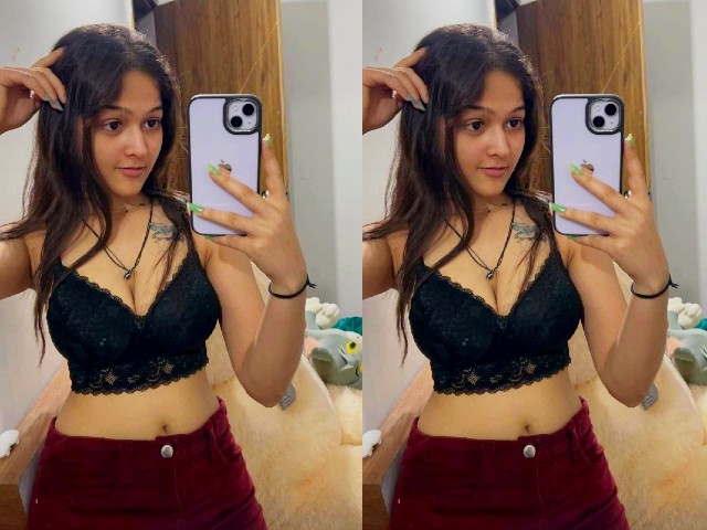 Isha Modi Famous Insta Influencer Showing Boobs Hint on Pussy on Live