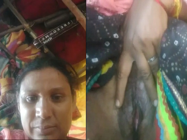 Desi Mature Sex Aunty Showing Bushy Pussy
