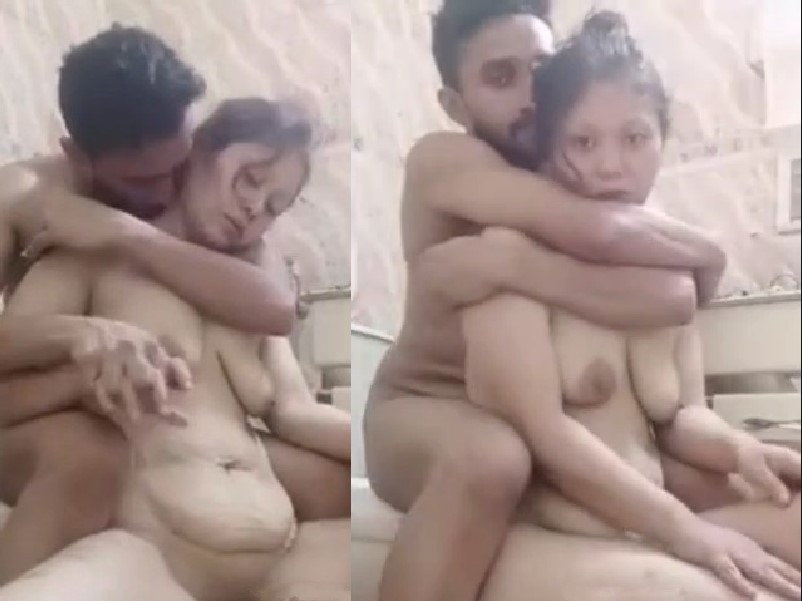 Desi Hot Gf BF Bathroom Sex and Sucking Dick Video
